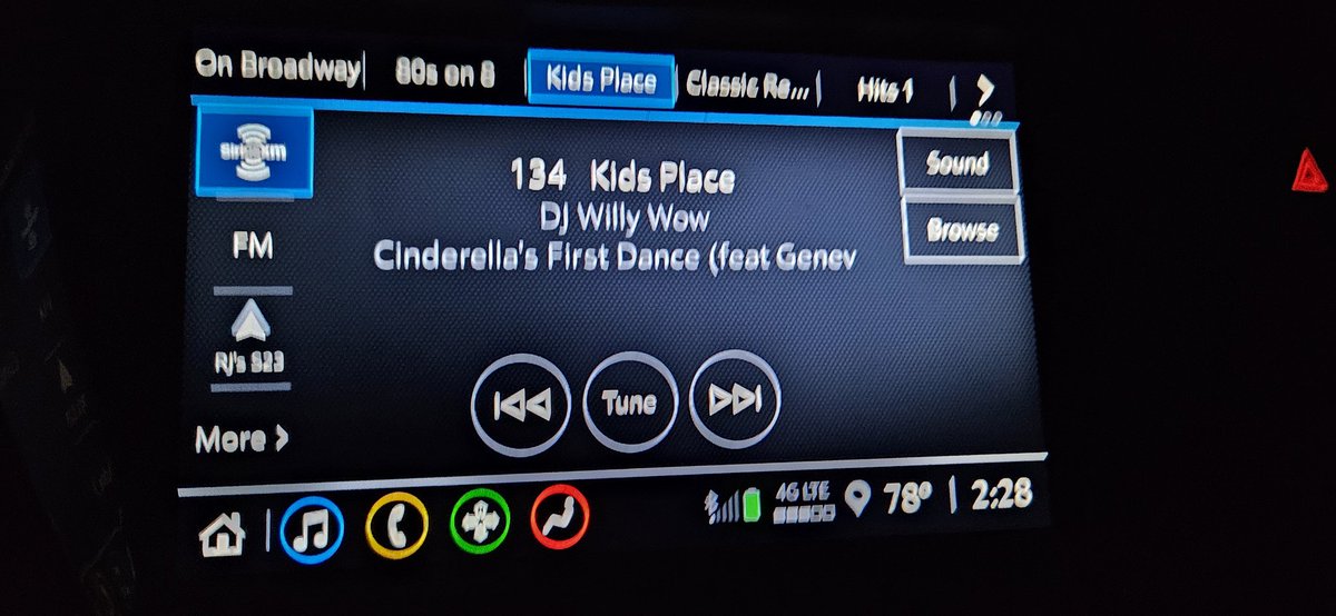 rjmcbean's tweet photo. 2am dance party! @ChooChooGirl  Back to back!!  Well done @KidsPlaceLive @SIRIUSXM https://t.co/BJDUcxvtpI