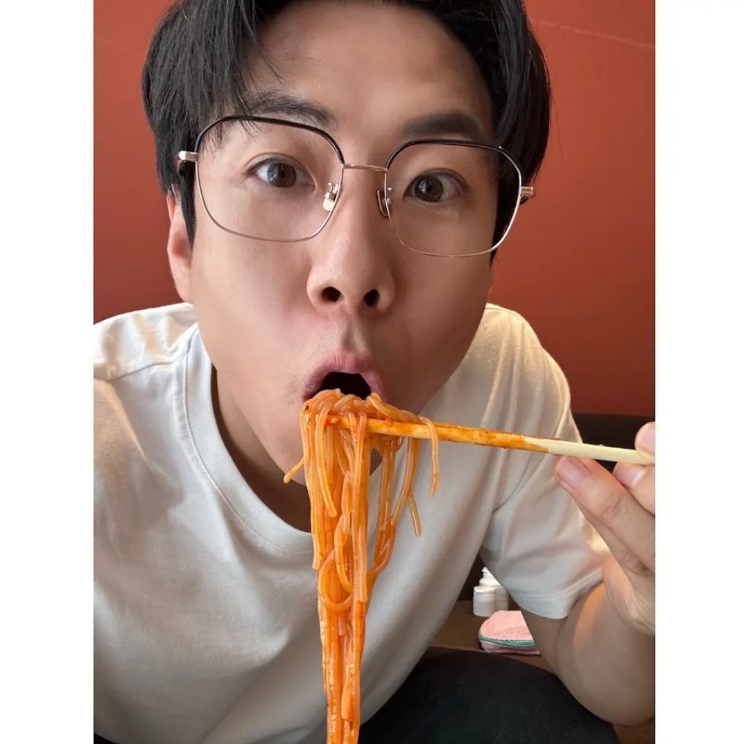 dkdlaeeee1208's tweet photo. 와 이게 금요일까지 매일 업로드라니 너무 행복... https://t.co/S9NB99N00f