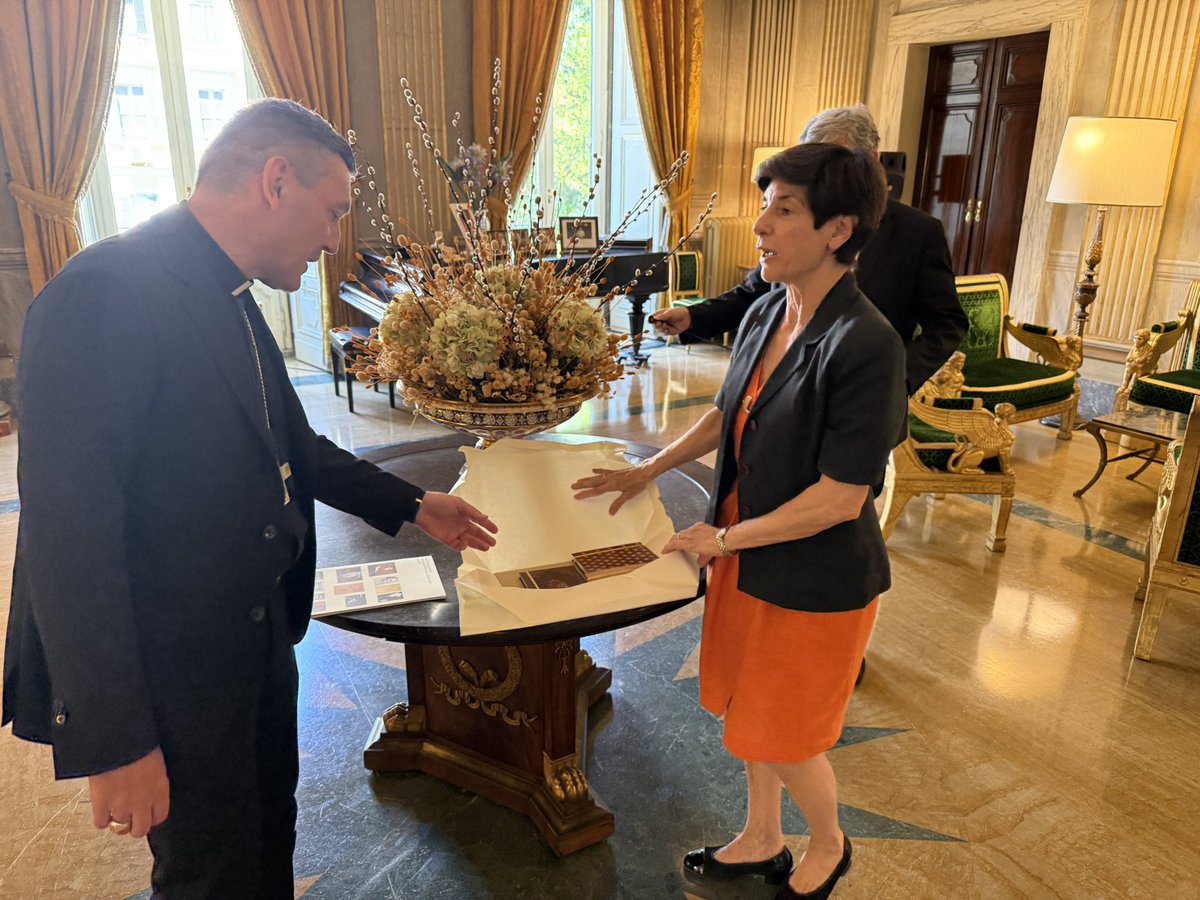 La France au Vatican (@franceauvatican) on Twitter photo Rencontre entre l’Ambassadrice et Mgr Giovanni Cesare Pagazzi, Archiviste et Bibliothécaire de la Sainte Église romaine. Un échange riche autour de la coopération France–Saint-Siège en matière de recherche et de patrimoine écrit. <a href="/louis_centre/">Institut Français Centre Saint-Louis</a> <a href="/AgenceIMEDIA/">I.MEDIA</a> <a href="/bibliovaticana/">Biblioteca Vaticana</a> Rencontre entre l’Ambassadrice et Mgr Giovanni Cesare Pagazzi, Archiviste et Bibliothécaire de la Sainte Église romaine. Un échange riche autour de la coopération France–Saint-Siège en matière de recherche et de patrimoine écrit. <a href="/louis_centre/">Institut Français Centre Saint-Louis</a> <a href="/AgenceIMEDIA/">I.MEDIA</a> <a href="/bibliovaticana/">Biblioteca Vaticana</a>
