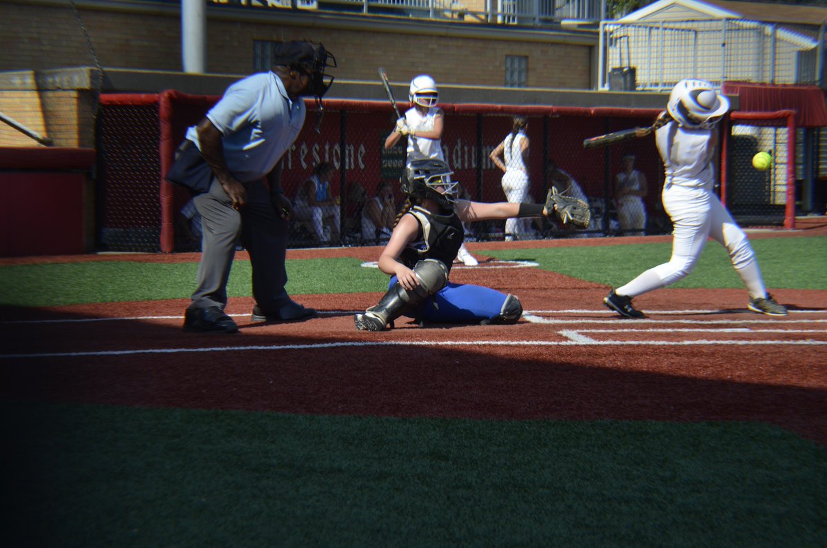 thunderelite10's tweet photo. Highlighting another Championship, we continue with our catchers. At the 5 Star Fastpitch Buckeye Scout Showcase event in Akron, our two catchers, Kyleigh Hall &amp; Izzie Slifka allowed just 3 stolen bases in 32 innings with 0 passed balls. https://t.co/KMj8CvPfHG