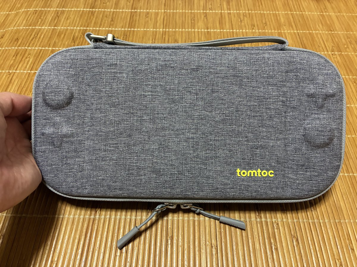 himmel0305's tweet image. #Switch2 用ケースを買ってきました！
#tomtoc の商品がヨドバシカメラで買えるようになるなんて✨
これで通勤電車でもSwitch2でゲームが出来ます╭( ･ㅂ･)و ｸﾞｯ !

なお、Switch2の画面は反射がすごかったので、裏表逆にJoy-Con2付けておきました(*・ﾉｪ・)ｺｯｿﾘ