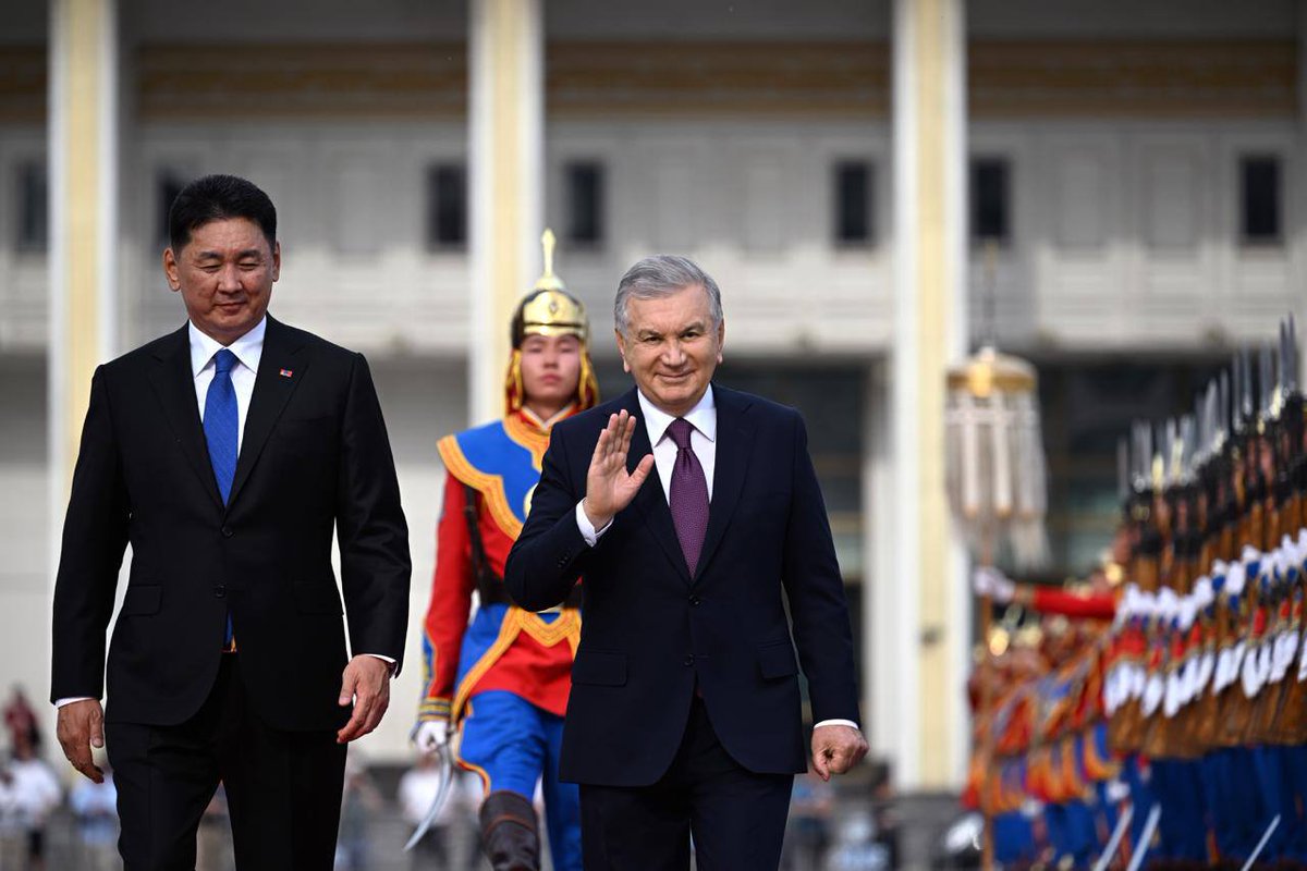 Монголд айлчилж буй Узбекистаны Ерөнхийлөгч өчигдөр Ерөнхийлөгчийн тамгын газрын даргаар төрсөн охиноо томилсон бна