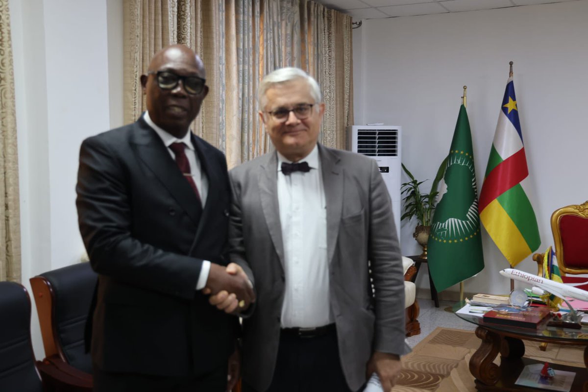 🇫🇷 Mission de haut niveau à Bangui avec le Premier ministre Félix Moloua.
La France réaffirme son engagement aux côtés du peuple centrafricain via l’AFD et Expertise France.
🎯 Objectif : renforcer un partenariat durable et concret.
#AFD #RCA #Développement #ExpertiseFrance