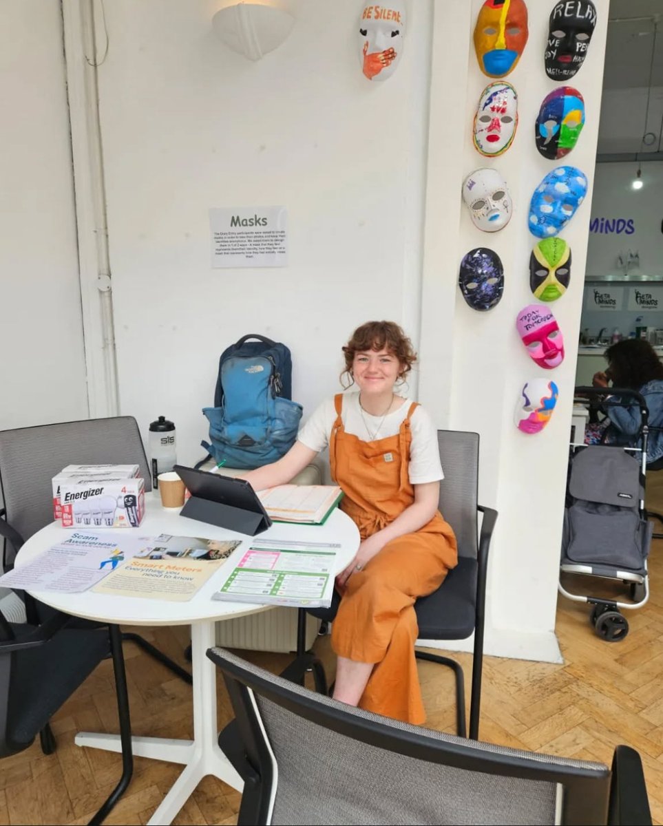 CREWEnergyLDN's tweet image. Think energy advice is just for the winter? ❄️
Our energy advisors Meg and Liza are out in the community all year round, supporting Londoners with their energy bills.
Here they are in action at @BetamindsCIC and Hackney Quest 💚
