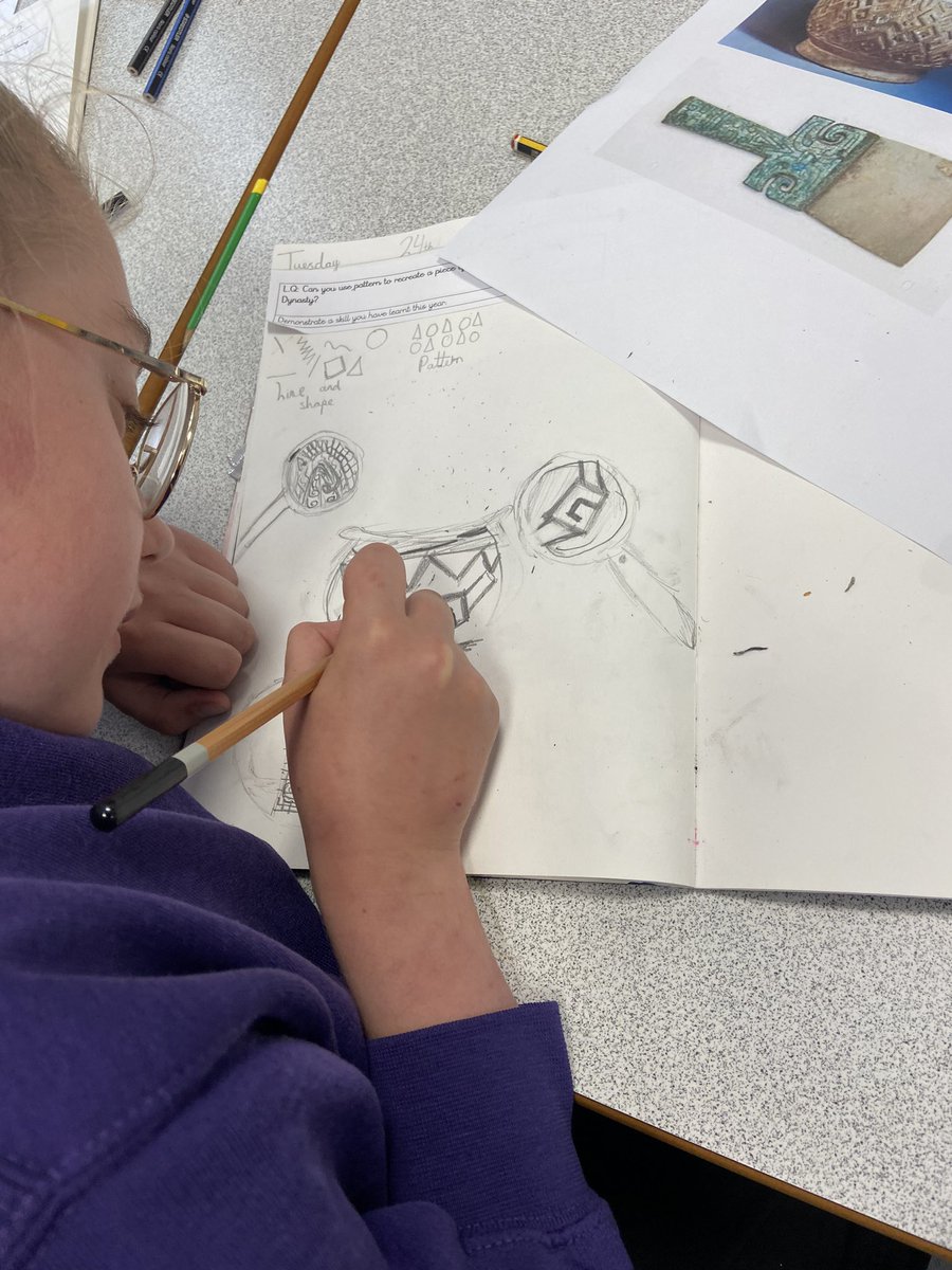 This afternoon, year 5 have been exploring pattern within Shang Dynasty.