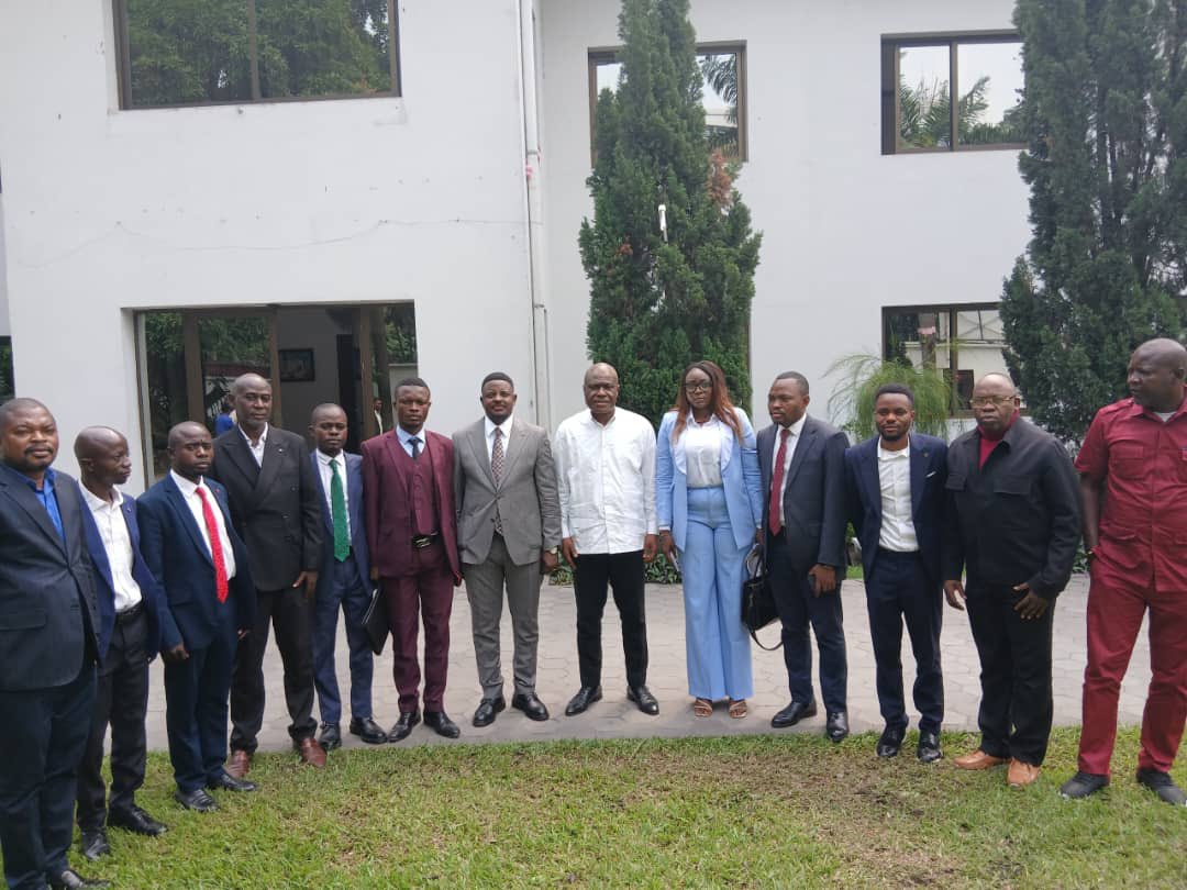 Baelenge Irenge (@baelenge_irenge) on Twitter photo #RDC : L’ancien opposant <a href="/MartinFayulu/">Martin Fayulu</a> poursuit sa descente aux enfers politiques. Ce mardi, il a reçu <a href="/LompempeJ/">LOMPEMPE JEANNOT</a>, pourtant récemment consulté par le cabinet de Tshisekedi en tant que " personnalité politique du FCC", bien que désavoué par la vraie famille politique de Joseph #RDC : L’ancien opposant <a href="/MartinFayulu/">Martin Fayulu</a> poursuit sa descente aux enfers politiques. Ce mardi, il a reçu <a href="/LompempeJ/">LOMPEMPE JEANNOT</a>, pourtant récemment consulté par le cabinet de Tshisekedi en tant que " personnalité politique du FCC", bien que désavoué par la vraie famille politique de Joseph