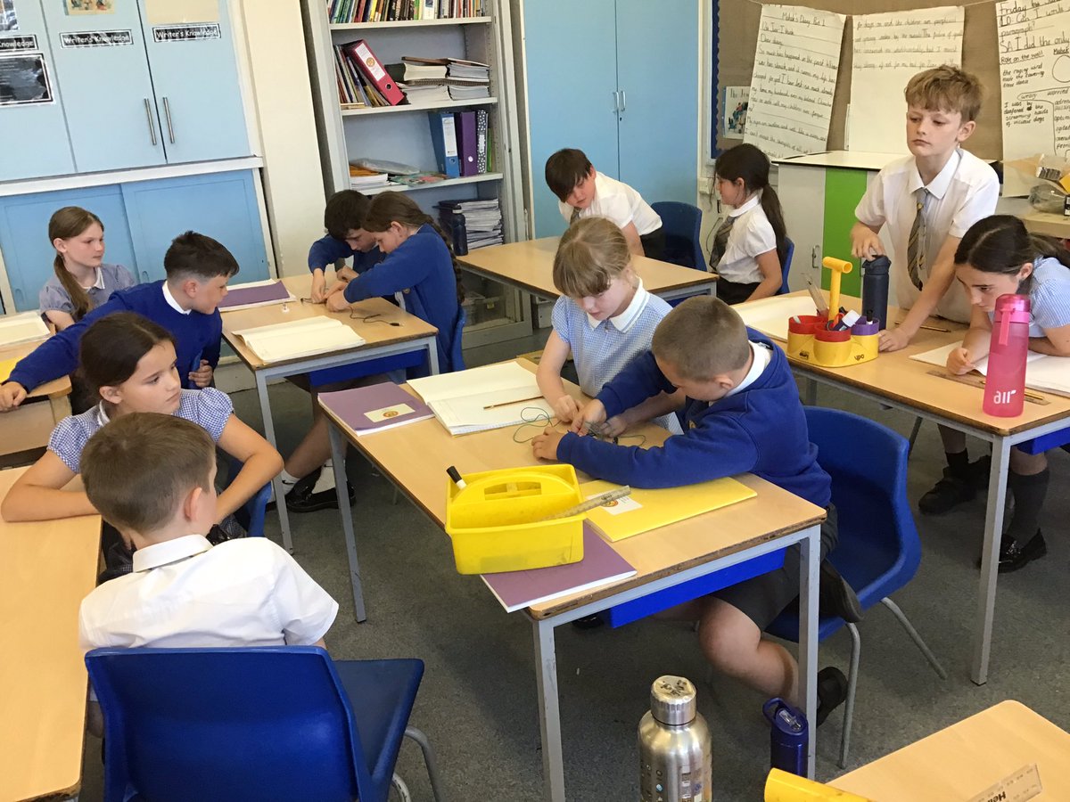 Yesterday in science we raced to see who could get their circuits working first 🥼💡