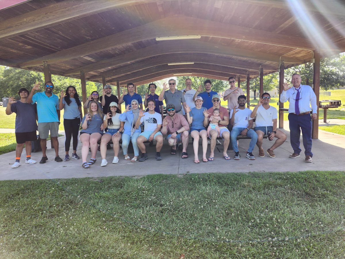 🌸 Spring vibes + great food + even better company! SMAL group barbecue was a blast! 
#SpringBBQ #LabLife
