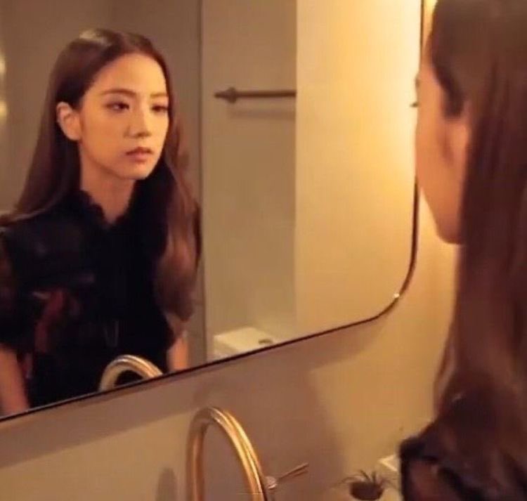 jisoomars's tweet image. #damagecontrol #notmoved