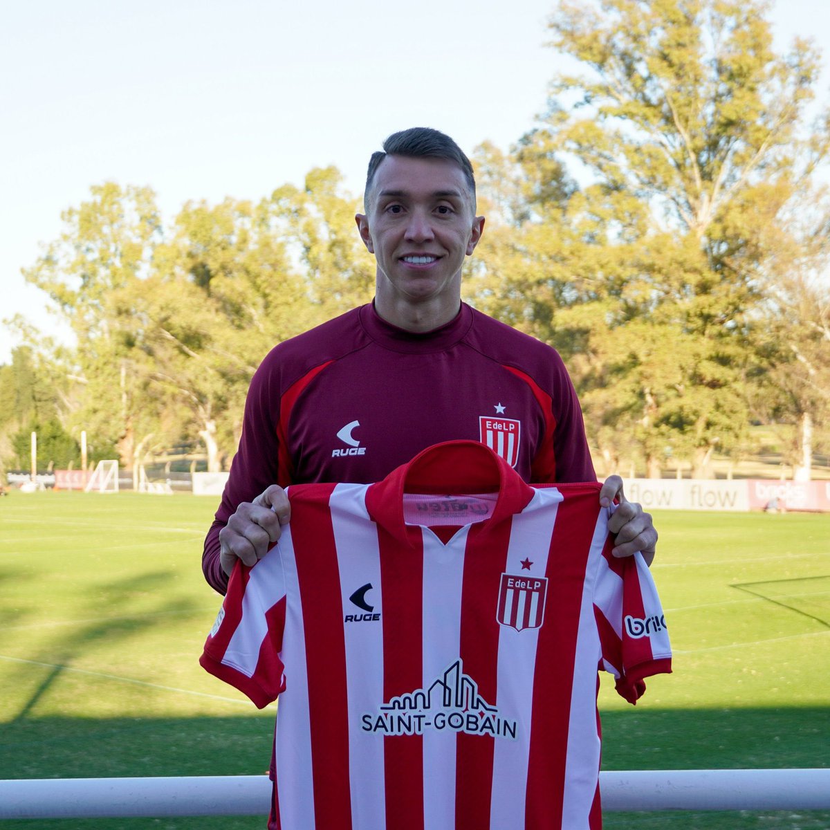 🗣️Muslera: “Fenerbahçe 4. yıldızı takmadan Estudiantes’e 3. yıldızı kazandıracağım.”