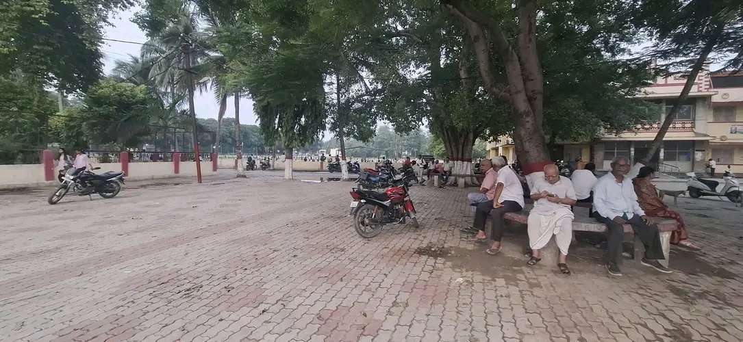 इसी कॉलेज से मैने 12वीं की पढ़ाई की है 💝

इस कॉलेज में पढ़ना,गंगा इस बार के छात्रों को पहले भी सपना था और अभी भी है। 
इस कॉलेज का वैभव अभी भी बरकरार है।