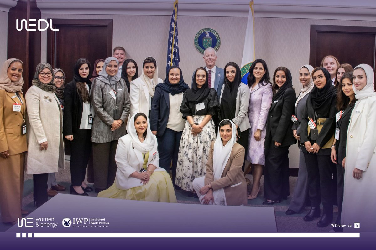 AbeerAlOlayan1's tweet photo. لم يكن Women in Energy Leadership Program مجرد برنامج، بل تجربة نوعية حملت معها بُعدًا دبلوماسيًا عميقًا، ومثّلت حضورًا سعوديًا نسائيًا لافتًا في مشهد الطاقة العالمي.

استقبال معالي وزير الطاقة الأميركي، وفريق EIA، وعدد من الجهات الحكومية الأميركية للوفد السعودي النسائي لم يكن إلا انعكاسًا لمكانة المملكة، وثقة العالم بكفاءاتها.

وبصفتي ممن عمل طويلًا في قطاع الطاقة، أدرك تمامًا قيمة هذه الفرص. ما كنت أحتاجه بالأمس، أصبح اليوم واقعًا نحرص على بنائه للمستقبل، من خلال جمعية المرأة والطاقة وبرامجها النوعية.

كل الشكر والتقدير لسمو وزير الطاقة الأمير #عبدالعزيز_بن_سلمان على دعمه الثابت وتمكينه المستمر، فهو الراعي الأول لمسيرة تمكين المرأة في هذا القطاع الحيوي.

كما أتوجّه بخالص الامتنان إلى جميع الجهات التي رعت وساهمت ووقفت خلف إنجاح هذا البرنامج، ولكل من منحنا من وقته وجهده وإيمانه بهذه الرسالة.

نعود إلى الوطن بثقة أكبر، وعزمٍ أقوى… ونمضي لتمكين من بعدنا

#WEDL2025
#المرأة_والطاقة
#السعودية
