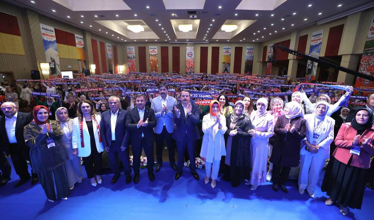 haticetarhan21's tweet photo. Memur-Sen Kadınlar Komisyonu 3.Türkiye Buluşmamızı  Büyük bir Coşkuyla Gerçekleştirdik.
@_aliyalcin_
@Sdka_Aydin
@_omerbudak_
@Ocersit36
@MemurSenKonf
@MemurSenKadin
@BirlikHaberSen
#ÖrgütlüKadınGüçlüToplum https://t.co/zORgrgZjW3