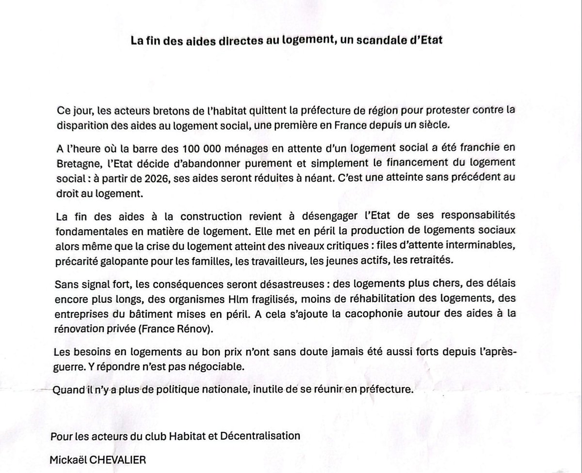 🔴Aujourd’hui, les acteurs bretons du logement et de l’habitat quittent la préfecture de région.  
Face à la suppression totale des aides directes au logement social dès 2026, nous dénonçons une rupture historique. 
Une première depuis un siècle.  En Bretagne, plus de 100 000