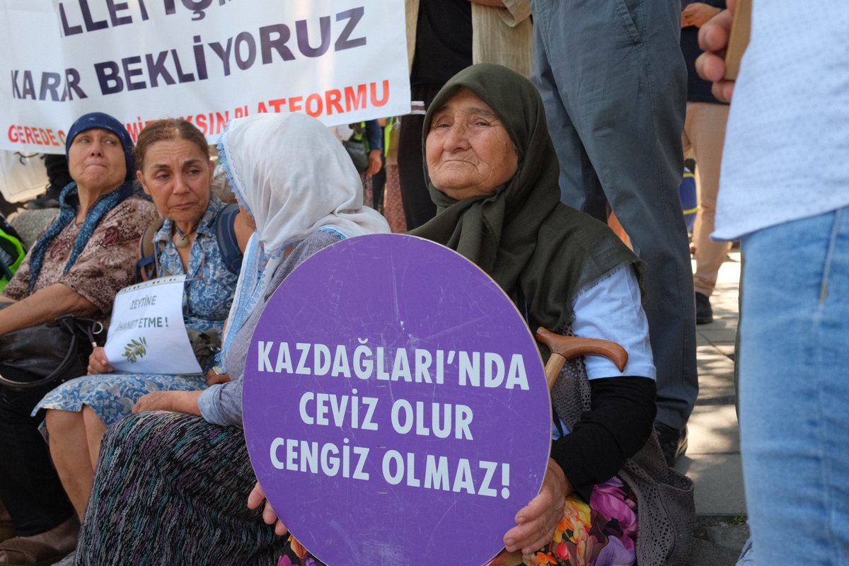 “İklim Kanunu da Torba Yasa da sermayenin yasalarıdır!” Ekoloji ve iklim aktivistlerinin Meclis önündeki eylemlerini <a href="/efekanakyuz/">Efekan Akyüz</a> çekti.
muzir.org/2025/06/24/ayi…