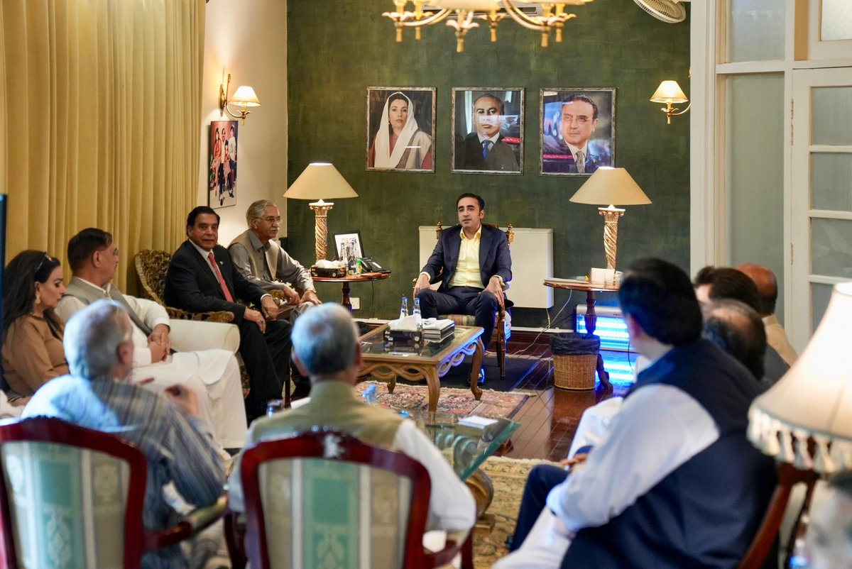 چیئرمین پاکستان پیپلز پارٹی بلاول بھٹو زرداری سے پی پی پی سے تعلق رکھنے والے اراکین قومی اسمبلی، اراکین سینیٹ اور پارٹی عہدیداران کی ملاقات
<a href="/BBhuttoZardari/">Bilawal Bhutto Zardari</a>