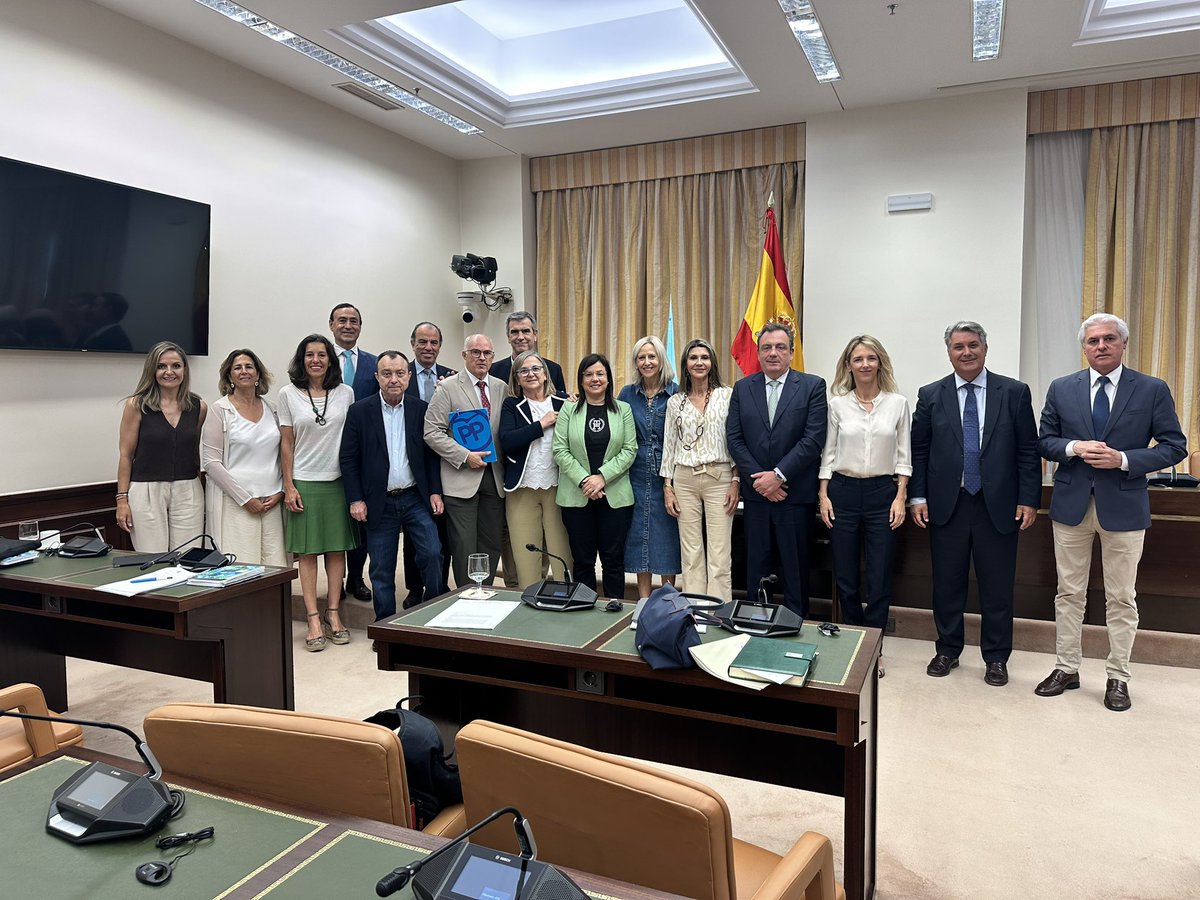 Ana Vázquez Blanco (@anadebande) on Twitter photo En Comisión de Interior del Congreso el <a href="/GPPopular/">Grupo Popular Congreso</a> saca adelante sus 3 iniciativas:
-sobre compensaciones económicas a ayuntamientos con prisiones
-medidas contra la criminalidad en Madrid
-dotar más examinadores de tráfico ante el bloqueo existente en los exámenes de conducir. En Comisión de Interior del Congreso el <a href="/GPPopular/">Grupo Popular Congreso</a> saca adelante sus 3 iniciativas:
-sobre compensaciones económicas a ayuntamientos con prisiones
-medidas contra la criminalidad en Madrid
-dotar más examinadores de tráfico ante el bloqueo existente en los exámenes de conducir.