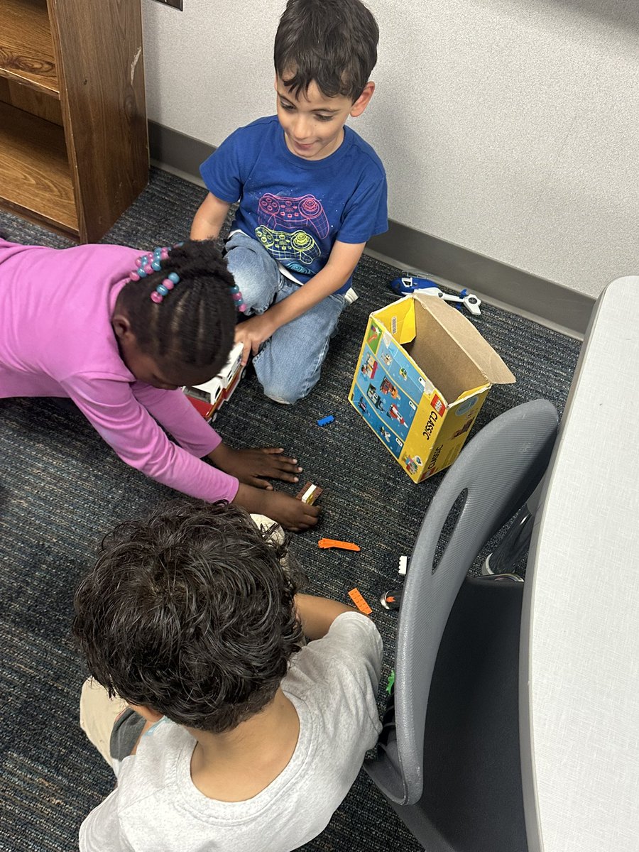 Claytons3rdKISD's tweet image. KSAT loves center time! 

#NEKSAT25 #KatyISD
@J_Duddington @J_Liu321