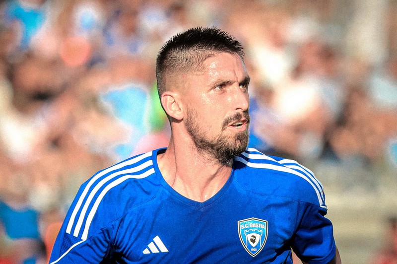 Le Sporting a annoncé ce mardi le départ de Julien Maggiotti, qui quitte le club d'un commun accord. Arrivé en 2023, le milieu bastiais a disputé 41 matchs sous le maillot turchinu. Nous lui souhaitons une bonne continuation pour la suite de sa carrière. #SCBastia