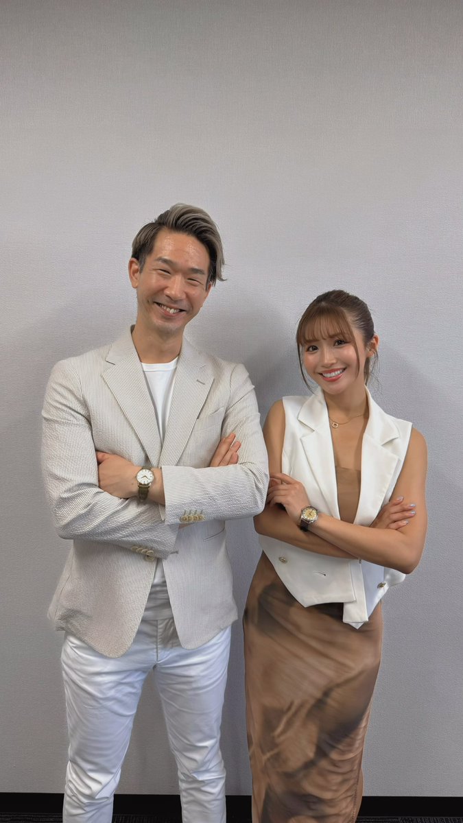 アンバサダーを務めさせて頂いている
ヴィンテージ・アンティーク時計専門店の
#ファイアーキッズ さんの

50年代の時計を着けさせていただいた🫣
何個もあるうちの一目惚れ！
元々は白かったのが
古本のように日焼けしたとか🫢
味があっていいな〜と
時計の良さをもしれた日でした🧏‍♀️✨️