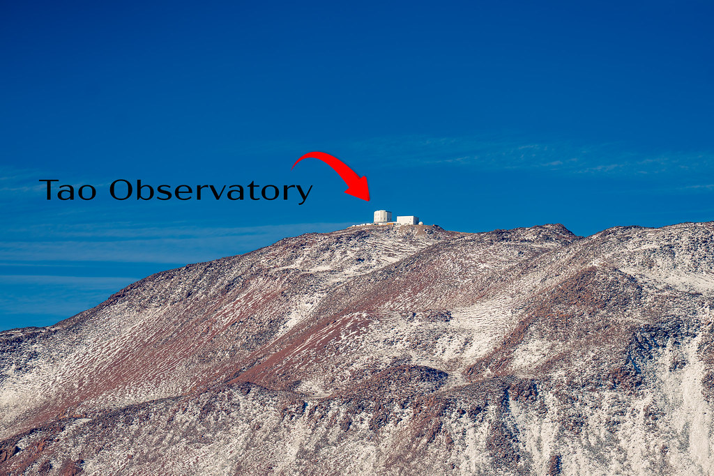 📡Camino hacia las antenas, podemos ver a nuestro vecino el observatorio TAO, que se convirtió en el más alto del mundo a una altitud de 5.650m.🙌🏻

📷: Pablo Bello, embajador fotográfico ALMA