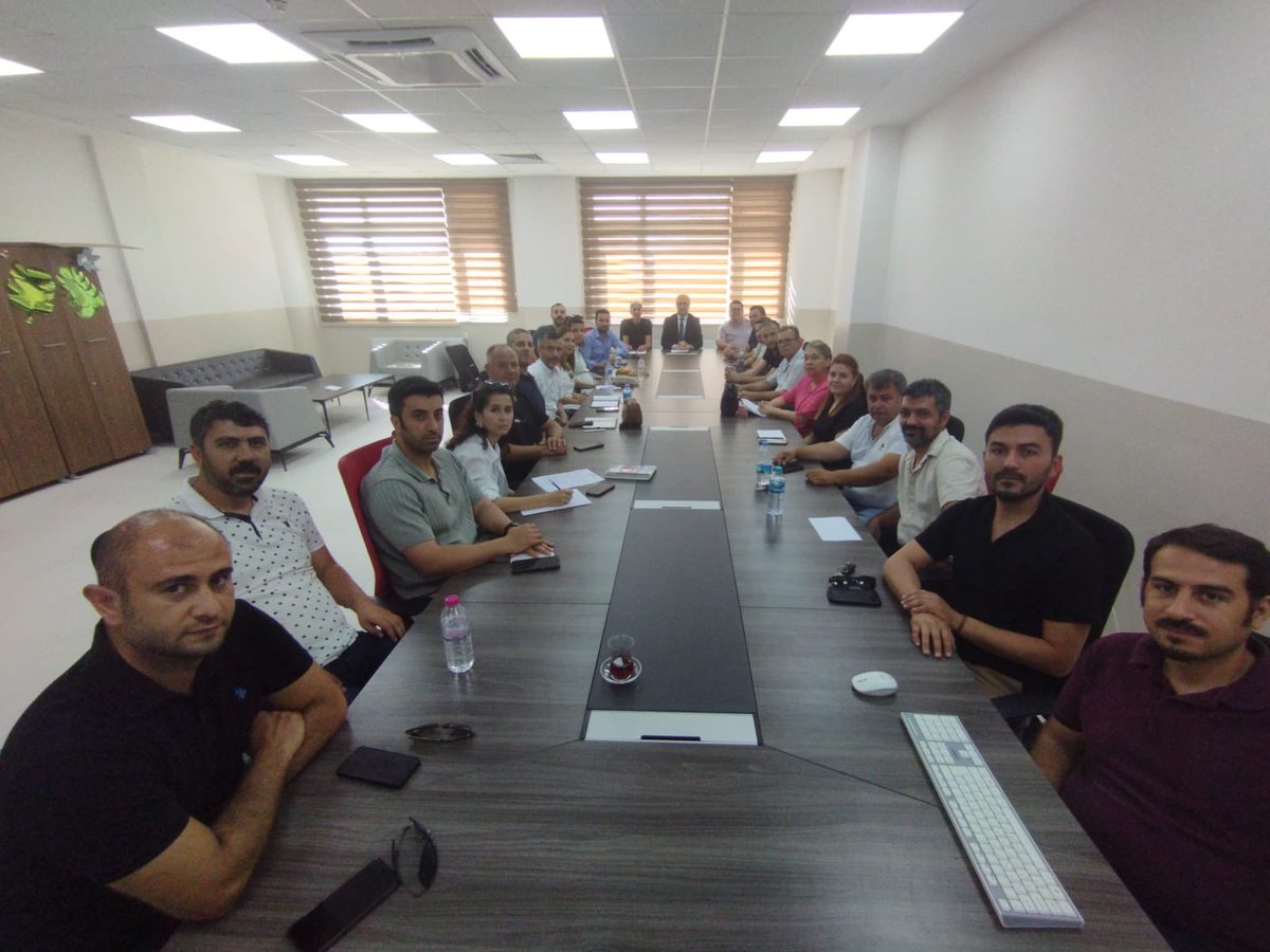 İlçe Eğitim Kurumu Müdürleri Kurulu Sene Sonu Toplantısı, İlçe Millî Eğitim Müdürümüz Sayın Salih Mehmet ENGİN başkanlığında okul/kurum müdürlerinin katılımlarıyla gerçekleştirildi. <a href="/tcmeb/">Millî Eğitim Bakanlığı</a> <a href="/Edirne_MEM/">Edirne İl Millî Eğitim Müdürlüğü</a> <a href="/smehmetengin/">Salih Mehmet ENGİN</a>