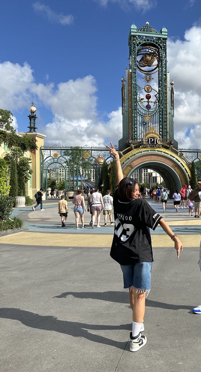 SUNOO REPRESENT AT UNIVERSAL FOR HIS BIRTHDAY <3333 💞💞💞💞💞

CELESTIAL SUNOO DAY

#SunooHeartOfJune
#하늘에서_떤사님_내려오신날
#엔하이픈_선우 #SUNOO