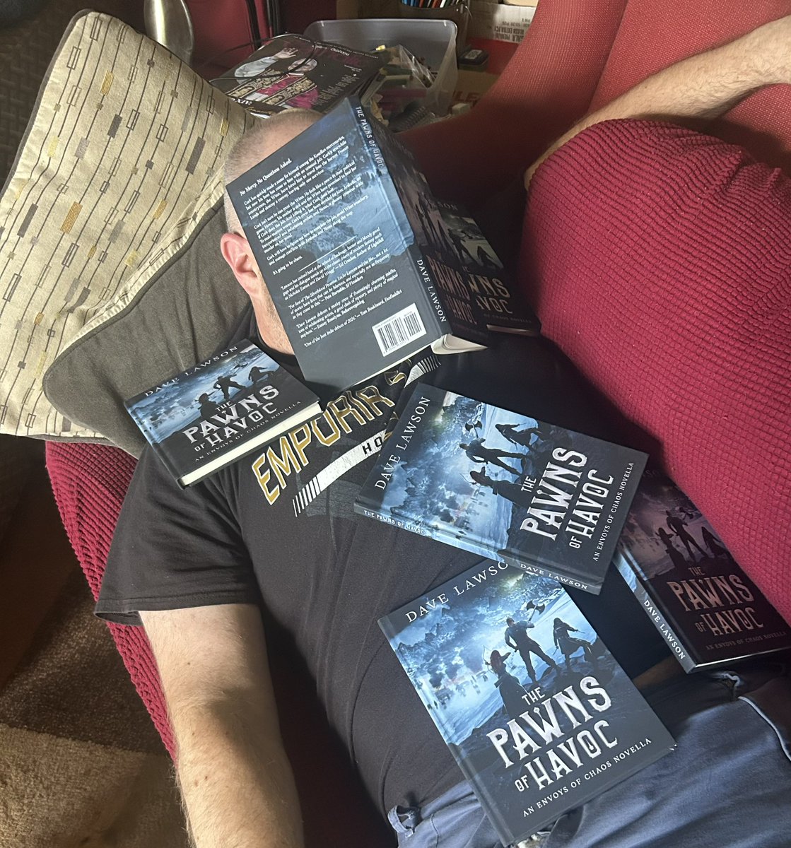 DlawsonAuthor's tweet image. Obligatory post reminding you I have signed hardcovers for sale on my website. Some have sprayed edges! All come with bookmarks, art cards, and bookplate stickers.
*I also have paperbacks, but hardcovers are what I have the most of!*
