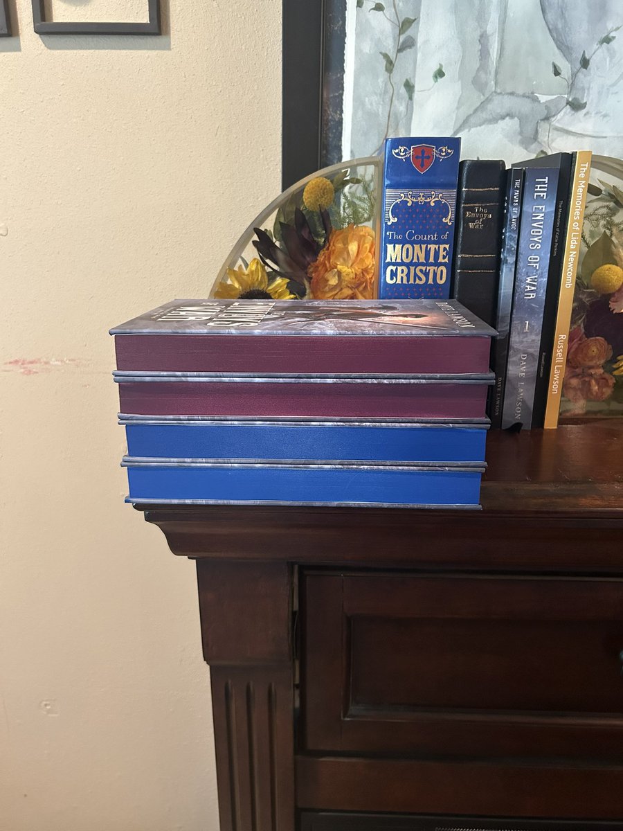 DlawsonAuthor's tweet image. Obligatory post reminding you I have signed hardcovers for sale on my website. Some have sprayed edges! All come with bookmarks, art cards, and bookplate stickers.
*I also have paperbacks, but hardcovers are what I have the most of!*
