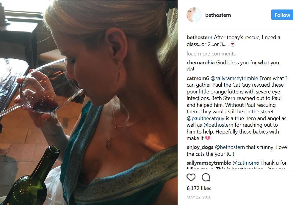 UncleLarry112's tweet photo. @bringbackjackie @TotalWine #BethStern has been known to enjoy a glass of wine - or 2 or 3 🍷 https://t.co/MfJINA2pIQ
