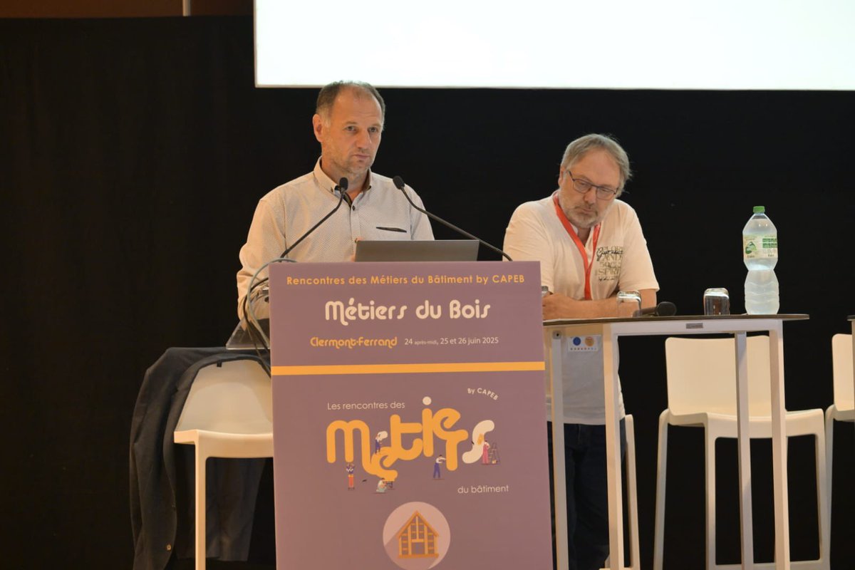 capeb_fr's tweet photo. Top départ pour les Rencontres des Métiers du Bâtiment organisées par la CAPEB !

Chaque famille de métier ouvre cet événement avec sa propre séance d’introduction : un moment important pour faire le point sur les actualités, les dossiers en cours et renforcer les liens au sein du réseau CAPEB.

C’est l’occasion idéale pour :
🟡S’informer sur les enjeux actuels du secteur
🔵Échanger entre professionnels et experts
🟡Rencontrer des confrères venus de toute la France

Nous vous donnons rendez-vous à la Grande Halle d’Auvergne à Clermont-Ferrand, pour vivre un moment fort dédié aux métiers du bâtiment.
Plus de 150 exposants vous attendent avec :
▪️Des innovations à découvrir
▪️Des démonstrations techniques
▪️Des échanges BtoB enrichissants
▪️Et bien d’autres surprises

Un événement à ne pas manquer pour tous les acteurs du bâtiment. Rejoignez-nous nombreux !