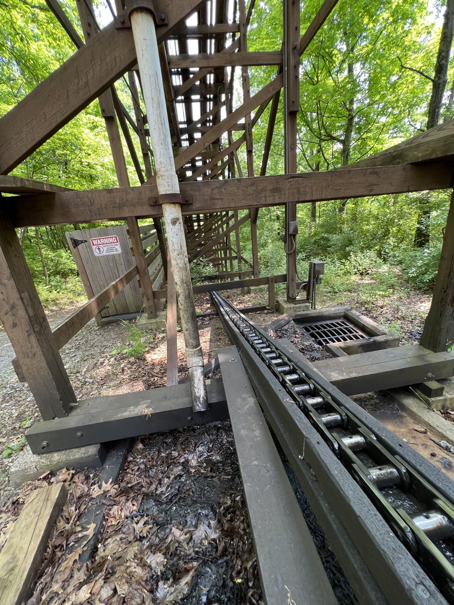 DonHelbig's tweet photo. Raise your ✋ if you love the smell of roller coaster chain lube in the morning. https://t.co/QbJMHxmipI
