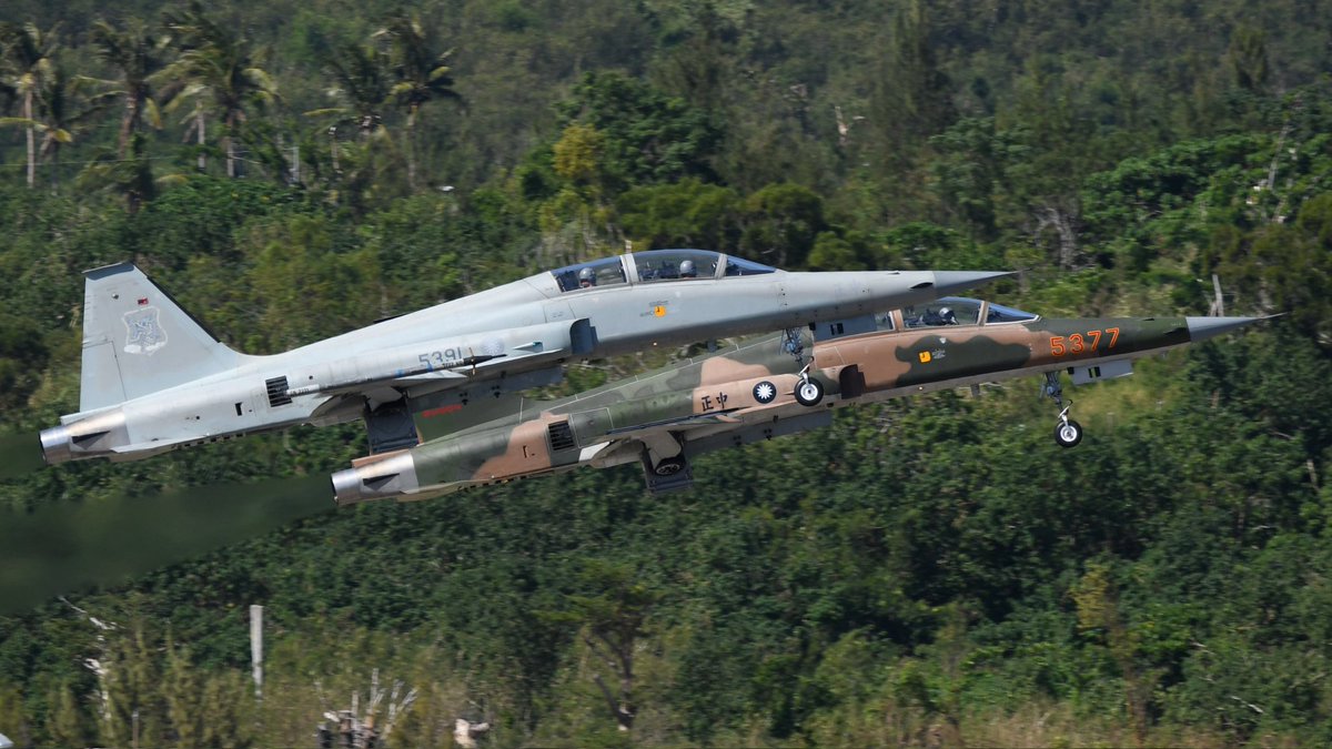 k_fox48jet's tweet image. #飛行機を2機一緒に撮りました
お別れまであと1週間