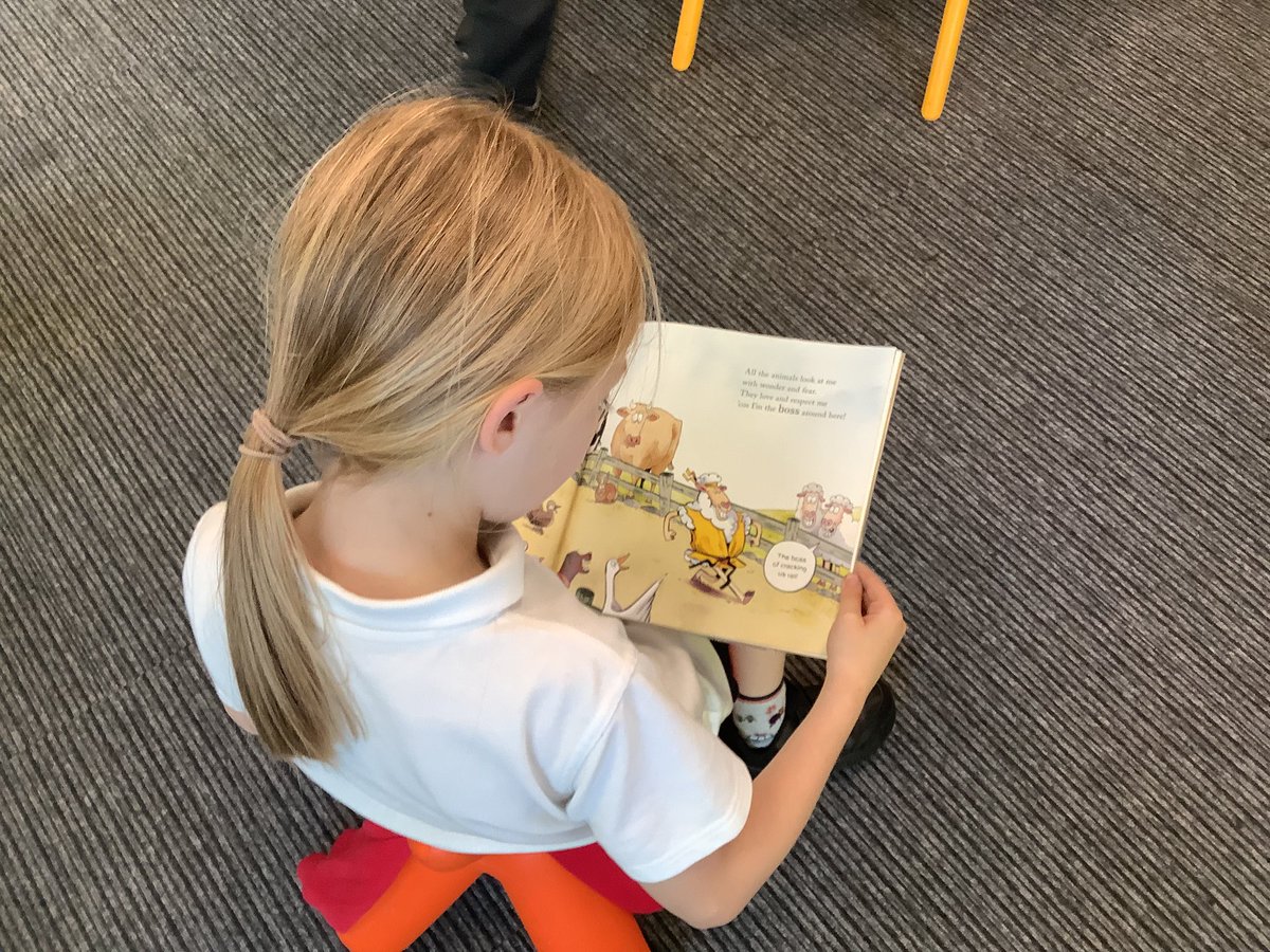 Bluebell had a brilliant visit to The Reginald Centre library this afternoon! They got to read some books and choose some to bring back to school.