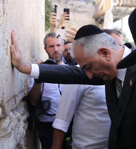 <a href="/PahlaviReza/">Reza Pahlavi</a> 🤣🇮🇱 This retarded can’t even keep his wife from fucking her personal trainer, but thought he was going to rule Iran?