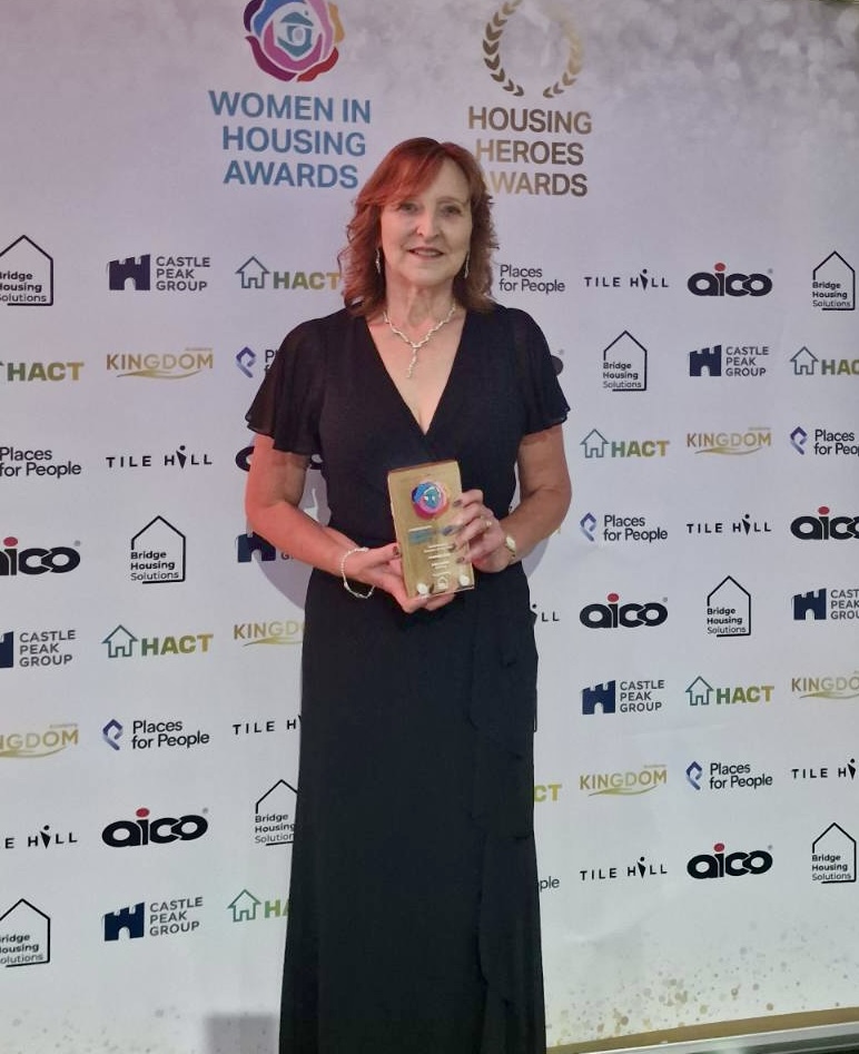 Advance Chief Executive, Julie Laytonwon the 'Independent woman of the year' award at the Inside Housing 2025 Women In Housing awards last night. Congratulations Julie! Read more: bit.ly/44ulU5T

#womeninhousing #housing2025 #ukhousing