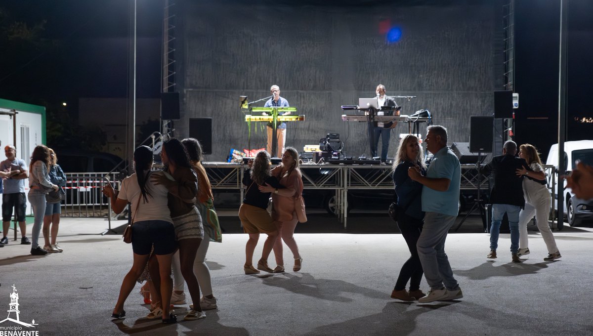 BenaventeCamara's tweet image. 🥳 ARADOS EM FESTA EM HONRA DE SÃO JOÃO BAPTISTA
😍 Uma festa cheia de tradições ribatejanas que tem vindo a crescer. A festa em Honra de São João Baptista na localidade dos Arados, em #SamoraCorreia, recebeu gente bem disposta que gosta do Ribatejo.
-
#festa #arados