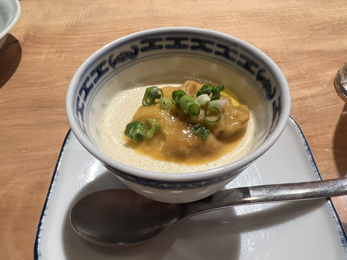 とうもろこしのムース、ウニのせ。