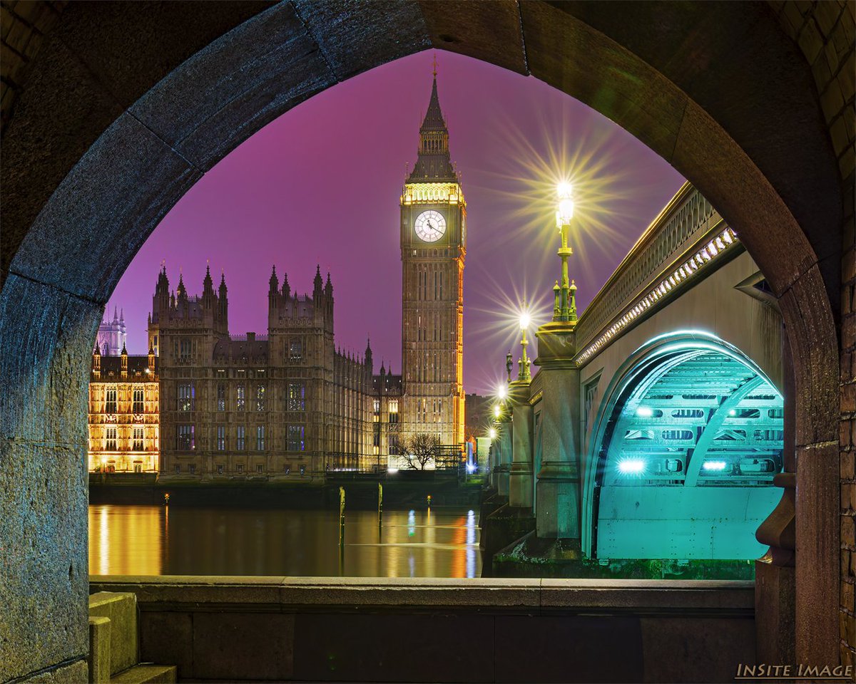 insiteimage's tweet photo. This framed view of London's Elizabeth Tower (Big Ben), Houses of Parliament and Westminster Bridge is great day or night.
#travelphotography #nightphotography #london #bigben #elizabethtower #WestminsterBridge #nikonusa #thephotohour https://t.co/BSlRd2T7wY