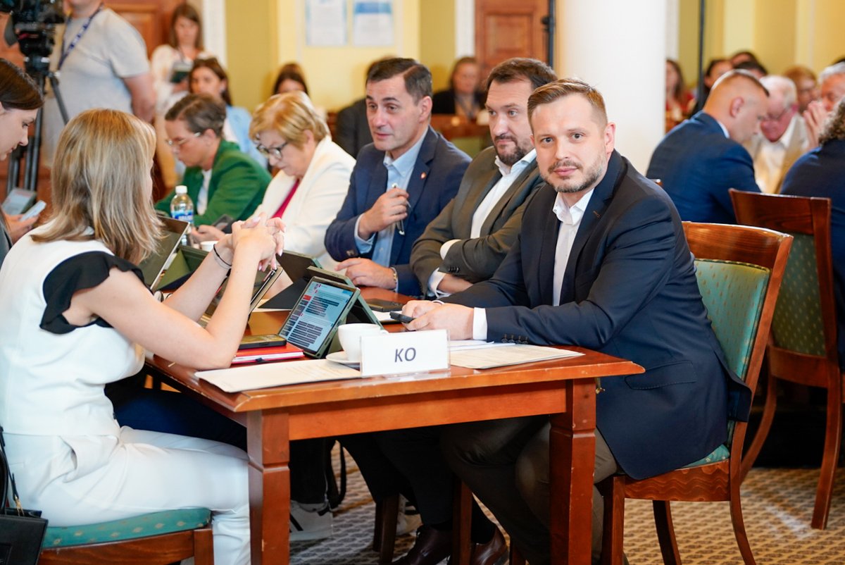 Sejmik Mazowsza udzielił wotum zaufania i absolutorium zarządowi województwa za rok 2024❗️👏
🤝Gratulujemy wykonanej pracy <a href="/StruzikAdam/">Adam Struzik</a> , #RafałRajkowski , #WiesławRaboszuk , #AnnaBrzezińska , #JaninaEwaOrzełowska.

👉Info: facebook.com/sejmikmazowiec…