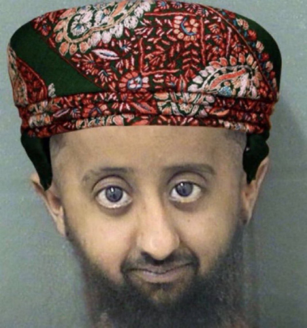اللي ينتقد السعودية بسبب فلسطين رغم أنها ما طبعت، وبنفس الوقت يشوف قابوس صاحب سياسة حكيمة رغم أنه استقبل ثلاث رؤساء صهاينة