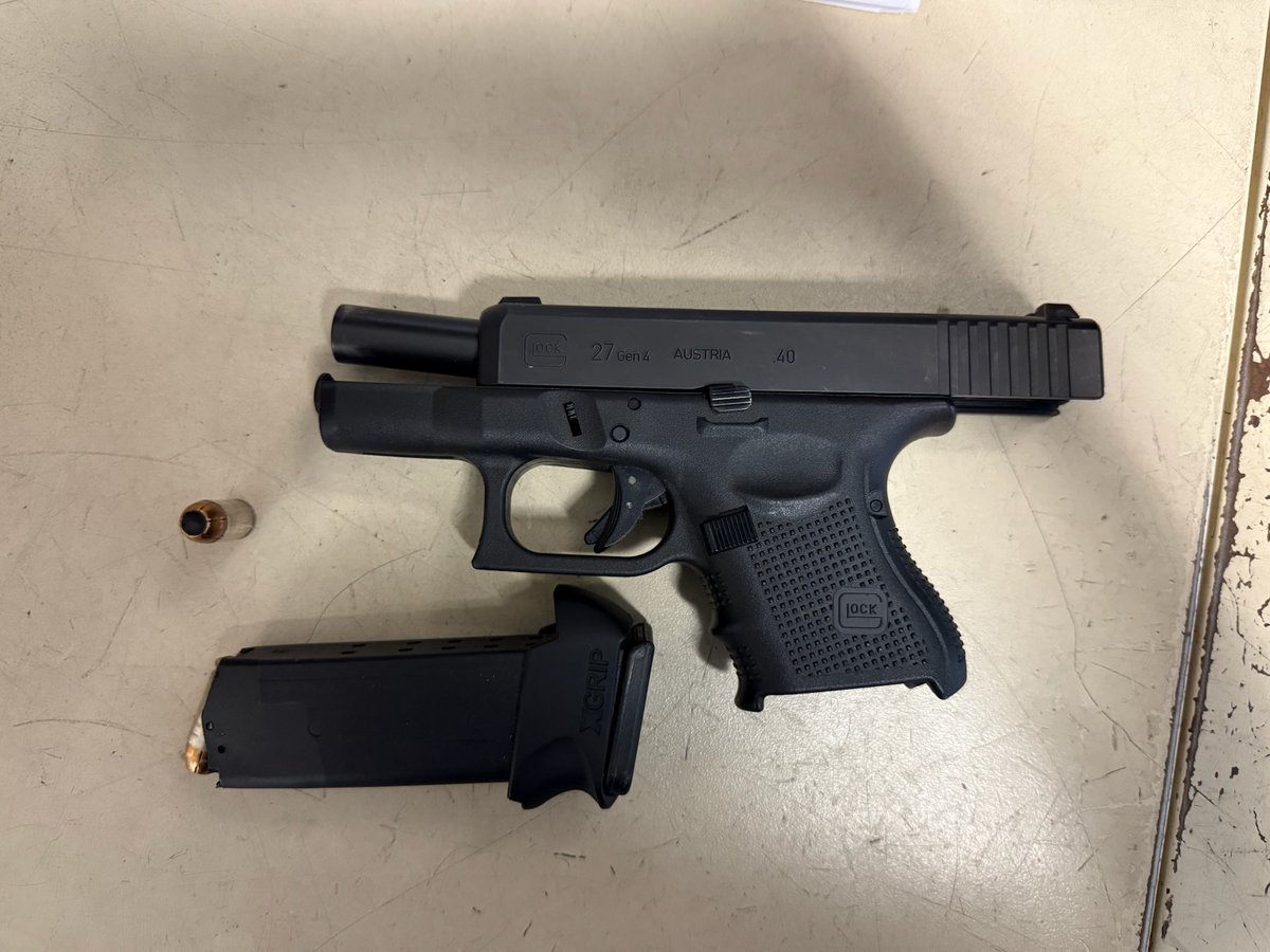 PPDJosephBusa's tweet image. Outstanding work by 39th District Officers P/O Lee, P/O Gershwin, P/O Stasik, P/O Mooney, P/O Rodriguez & P/O Smith. 4 individuals in custody and 4 firearms recovered. @PPD39Dist