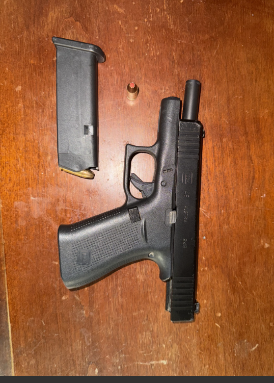PPDJosephBusa's tweet image. Outstanding work by 39th District Officers P/O Lee, P/O Gershwin, P/O Stasik, P/O Mooney, P/O Rodriguez & P/O Smith. 4 individuals in custody and 4 firearms recovered. @PPD39Dist