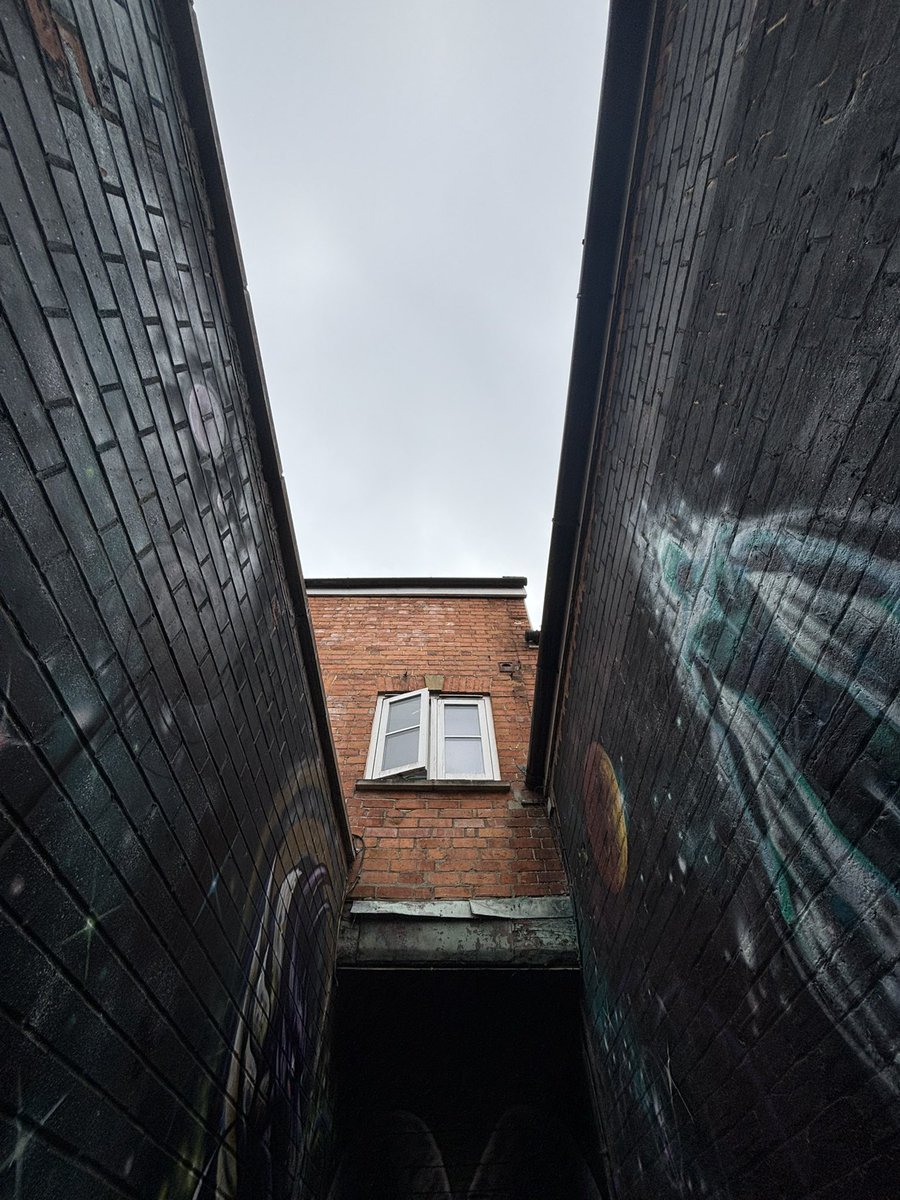 14:49 - Bit grey, but the rain is holding off and the temperature is good.
#Glastonbury #Weather