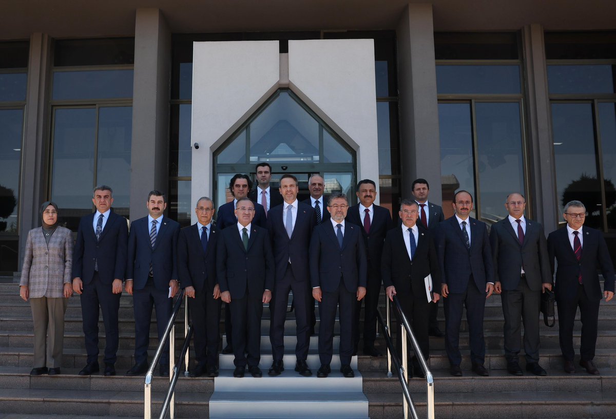 📍İlimizde Yaşanan Enerji Sorunun Çözümü toplantısı

Cumhurbaşkanımız Sayın Recep Tayyip Erdoğan’ın talimatları üzerine, Enerji ve Tabiî Kaynaklar Bakanımız Sayın <a href="/aBayraktar1/">Alparslan Bayraktar</a> Başkanlığında, Tarım ve Orman Bakanımız Sayın <a href="/ibrahimyumakli/">İbrahim Yumaklı</a>, TBMM Başkanvekilimiz <a href="/bybekirbozdag/">Bekir  Bozdağ</a>,