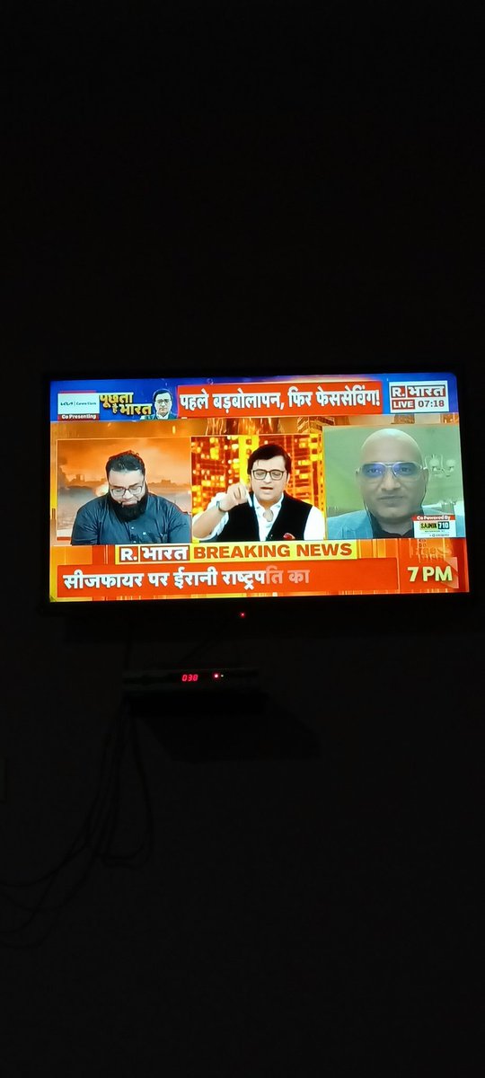 अगर फुल एंटरटेनमेंट चाहते हो तो इस समय R भारत पर यह वाला शो देखो बहुत मजा आ रहा है।