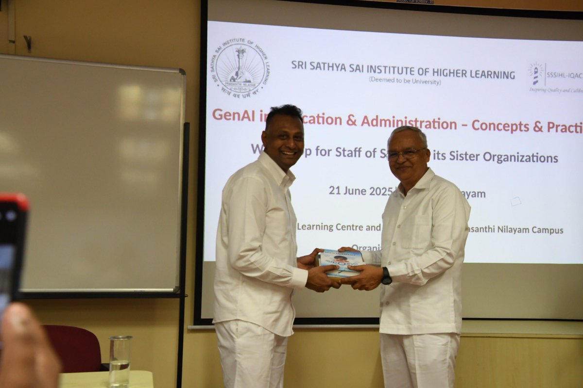 30 years ago circa 1995, I joined #SriSathyaSai Institute of Higher Learning to study MBA (Finance). 

30 years later, I had the unique opportunity to teach over 100 attendees drawn from the institute and sister organisations like Sathya Sai Trust, Sathya Medical Sciences and