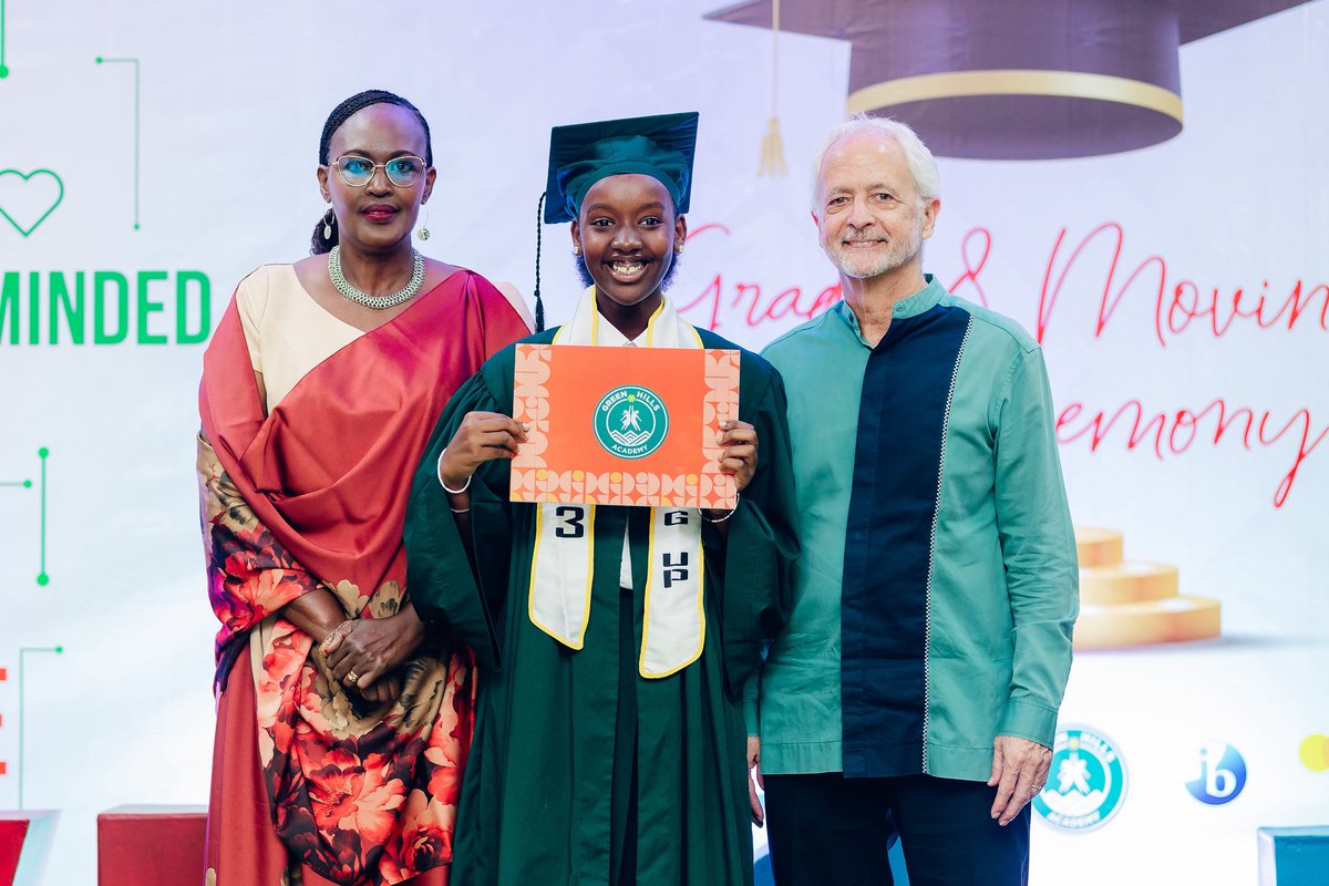 GHA_rwanda's tweet image. A big round of applause to our Grade 8 learners for moving up to High School! We're proud of you and look forward to the many achievements and milestones you'll reach in this next chapter of your educational journey. 🎓💫
