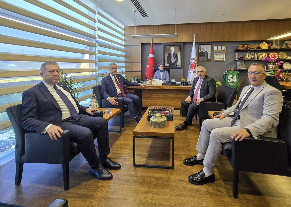 AK Parti Sakarya Milletvekilimiz Çiğdem Erdoğan'ı, Milletvekillerimiz Lütfi Bayraktar, Ali İnci ve Ertuğrul Kocacık ile birlikte ziyaret ettik. 

Kadın Erkek Fırsat Eşitliği Komisyonu (KEFEK) Başkanlığını yeni dönemde sürdürecek olan Milletvekilimize misafirperverliği için