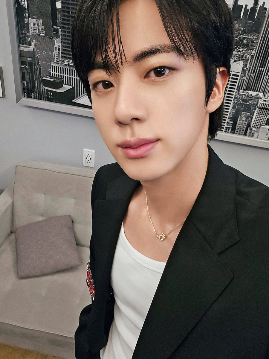 seokjinism1's tweet photo. JUST THREE DAYS LEFT FOR THE FIRST SOLO WORLD TOUR OF KIM SEOKJIN  

THREE TWO ONE 

RT AND REPLY

3 DAYS TO JIN TOUR
#RUNSEOKJIN_epTOUR
#Jin_TOUR https://t.co/5oBvAEcOdP